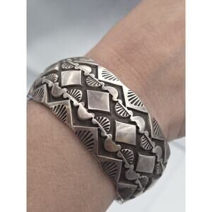 RARE NATIVE AMERICAN STERLING SILVER WILLIE SAIZ BRACELET
